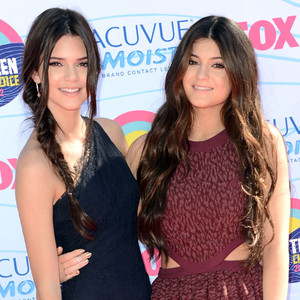 TEEN CHOICE 2012, Kylie Jenner, Kendall Jenner TEEN CHOICE 2012, Kylie Jenner, Kendall Jenner